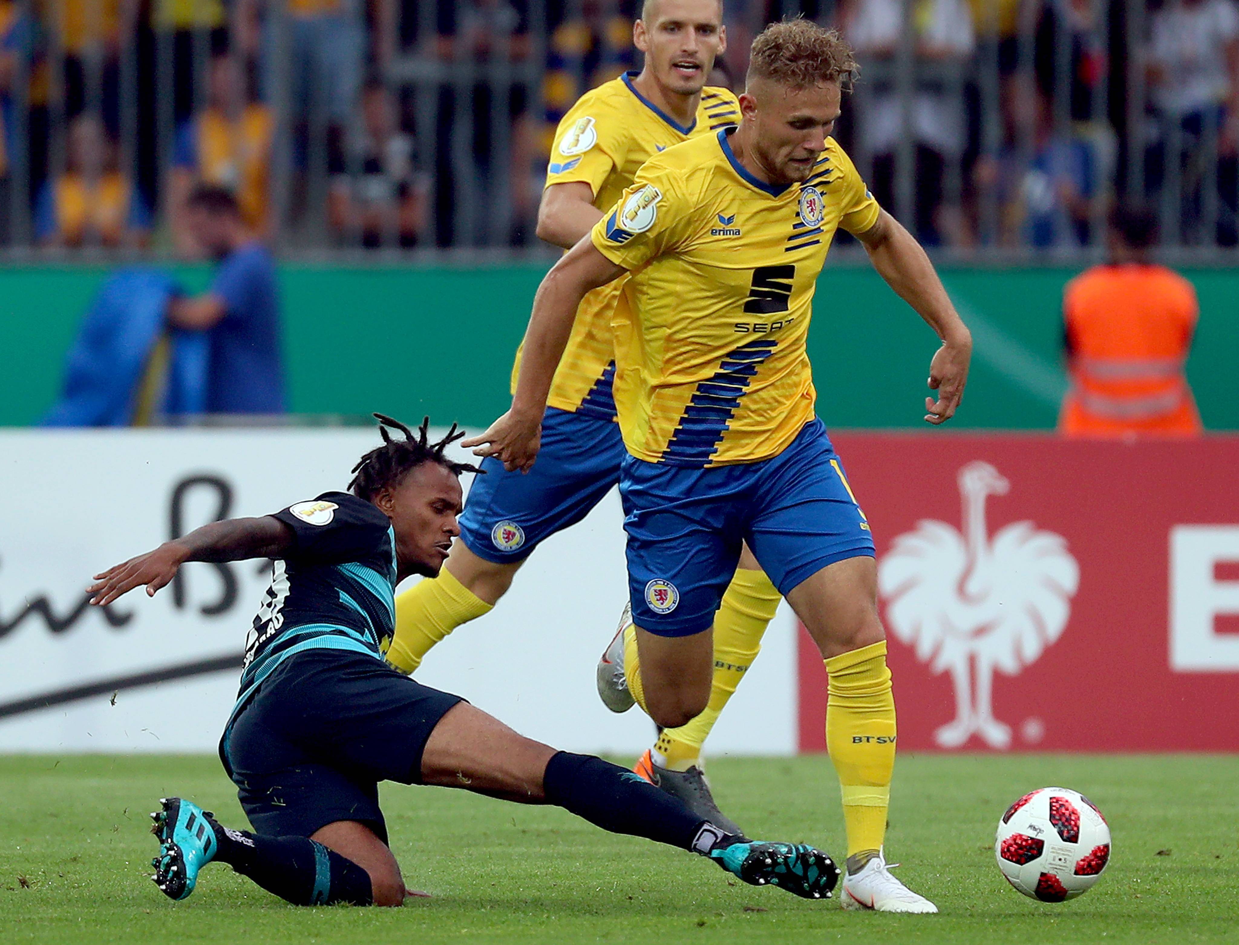 包含冲刺阶段体能课后，马德里竞技远射贴柱备战欧篮联，气氛紧张，球队文化再被提及的词条