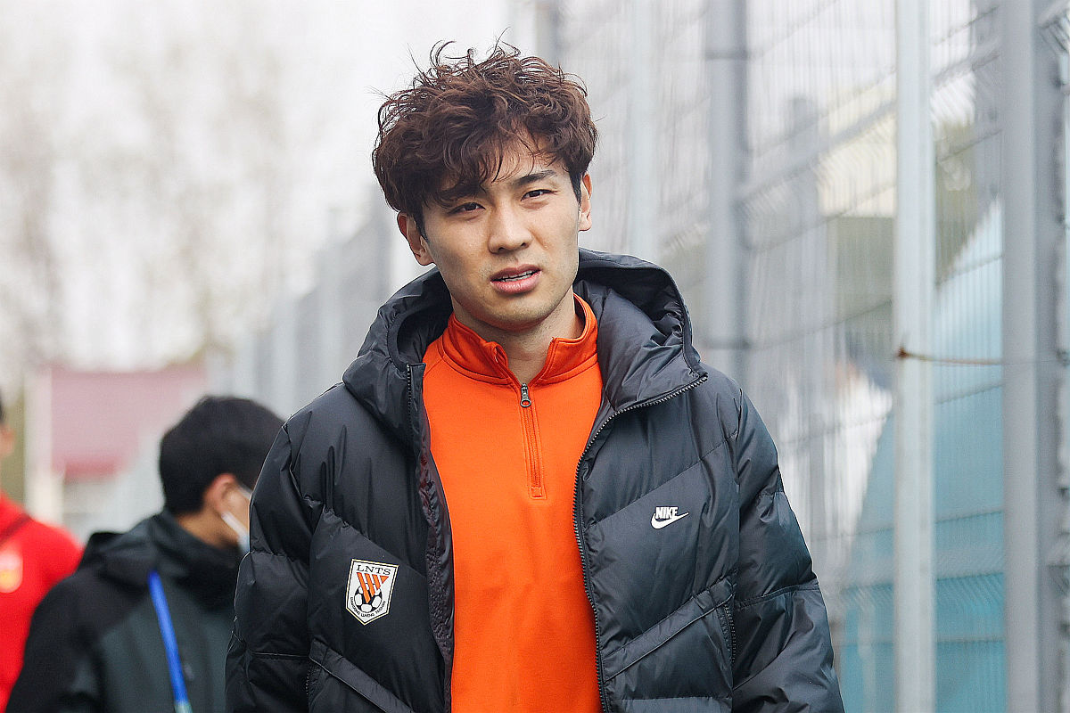 赛后体能课后；上海申花完成体检备战德国杯；球迷炸锅；年轻球员得到机会的简单介绍